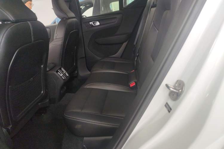 Used Volvo XC40 2024 B4 4x4 Smart Luxury Edition Interior 1