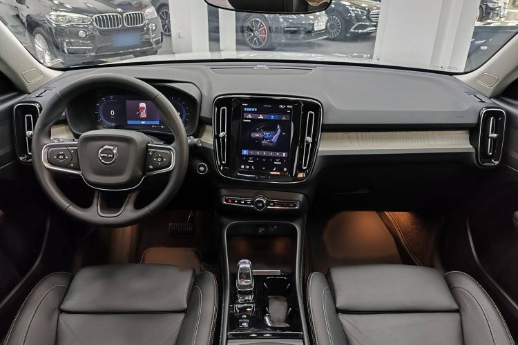 Used Volvo XC40 2024 B4 4x4 Smart Luxury Edition Interior 1