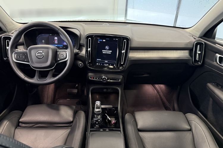 Used Volvo XC40 2024 B4 4x4 Smart Luxury Edition Interior 1