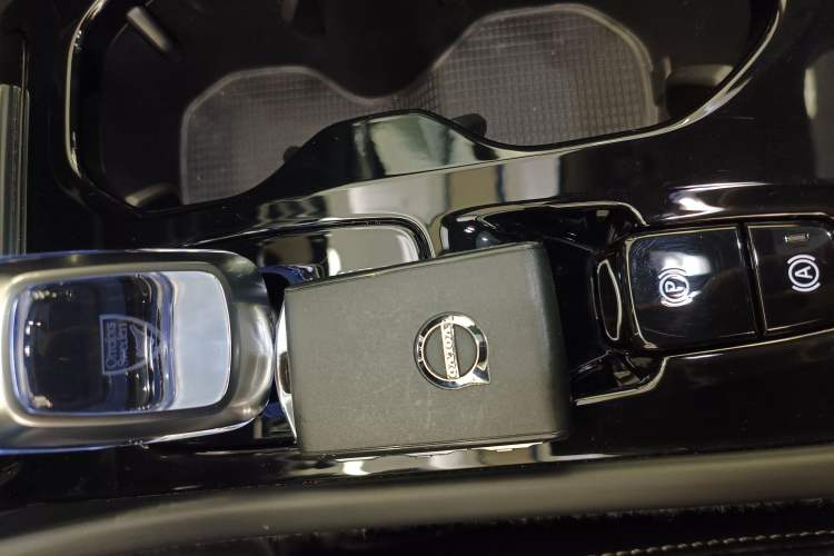 Used Volvo XC40 2024 B4 4x4 Smart Luxury Edition Interior 1