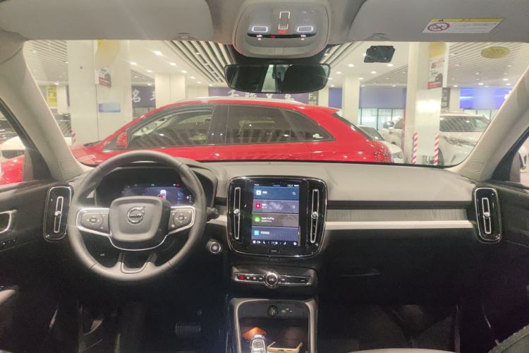 Used Volvo XC40 2024 B4 4x4 Smart Luxury Edition Interior 2