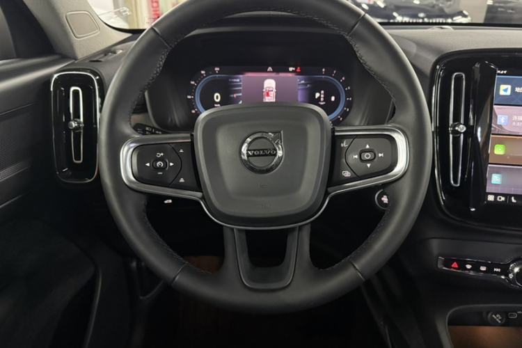 Used Volvo XC40 2024 B4 4x4 Smart Luxury Edition Interior 2