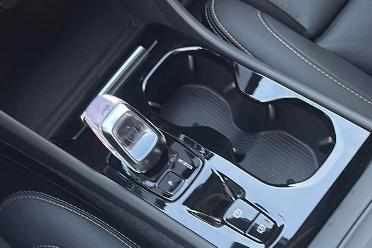 Used Volvo XC40 2024 B4 4x4 Smart Luxury Edition Interior 2