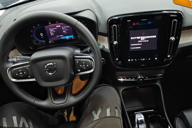 Used Volvo XC40 2024 B4 4x4 Smart Luxury Edition Interior 2