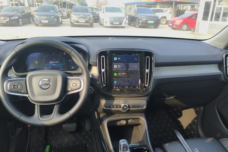 Used Volvo XC40 2024 B4 4x4 Smart Luxury Edition Interior 2