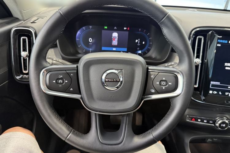 Used Volvo XC40 2024 B4 4x4 Smart Luxury Edition Interior 2