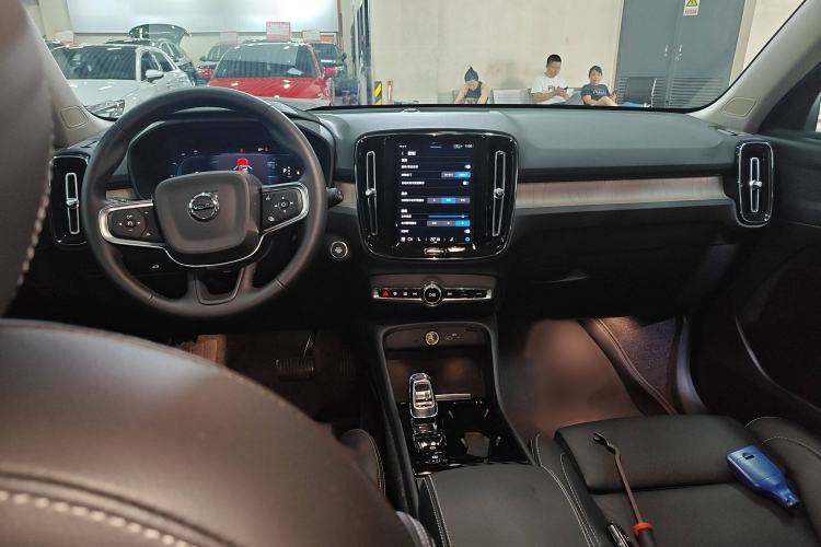 Used Volvo XC40 2024 B4 4x4 Smart Luxury Edition Interior 2