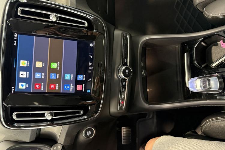 Used Volvo XC40 2024 B4 4x4 Smart Luxury Edition Interior 3
