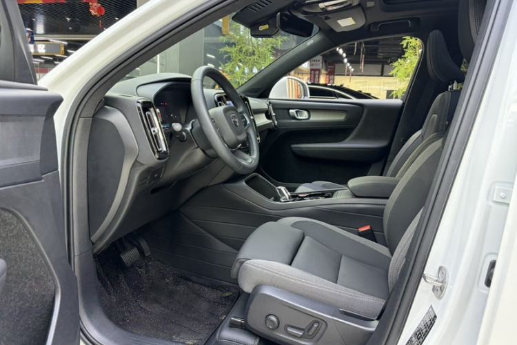 Used Volvo XC40 2024 B3 Zhiyuan Luxury Edition Interior 3