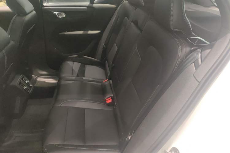 Used Volvo XC40 2024 B4 4x4 Smart Luxury Edition Interior 4