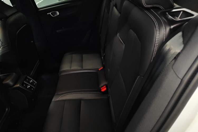 Used Volvo XC40 2024 B4 4x4 Smart Luxury Edition Interior 4