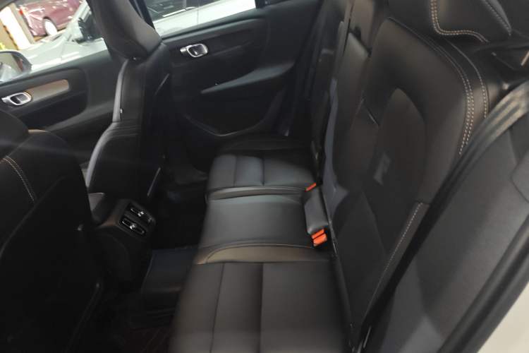 Used Volvo XC40 2024 B4 4x4 Smart Luxury Edition Interior 4