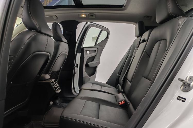 Used Volvo XC40 2024 B4 4x4 Smart Luxury Edition Interior 5