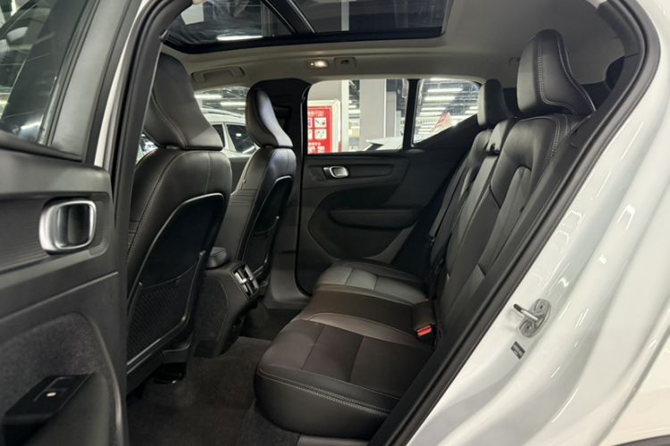Used Volvo XC40 2024 B4 4x4 Smart Luxury Edition Interior 7
