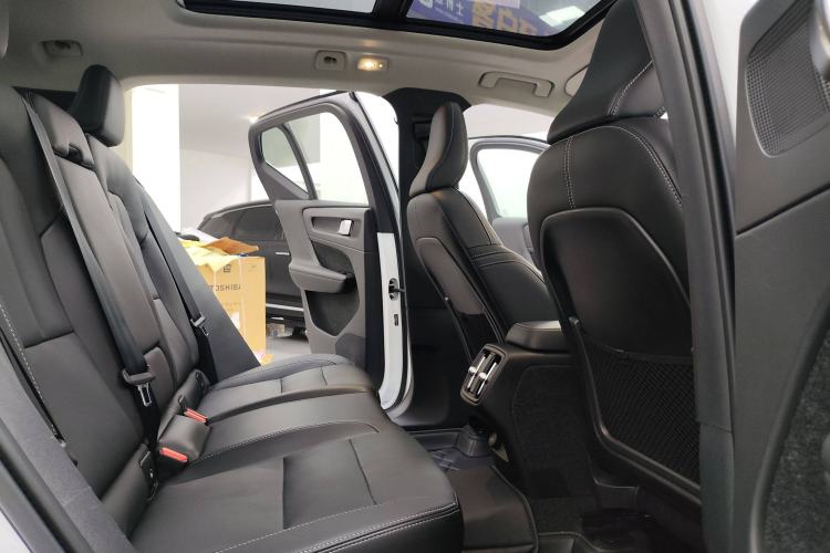 Used Volvo XC40 2024 B4 4x4 Smart Luxury Edition Interior 7
