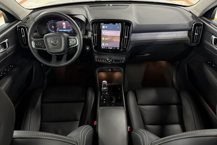 Used Volvo XC40 2024 B4 4x4 Smart Luxury Edition Interior 8