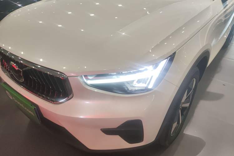 Used Volvo XC40 2024 B4 4x4 Smart Luxury Edition Left Front Headlight