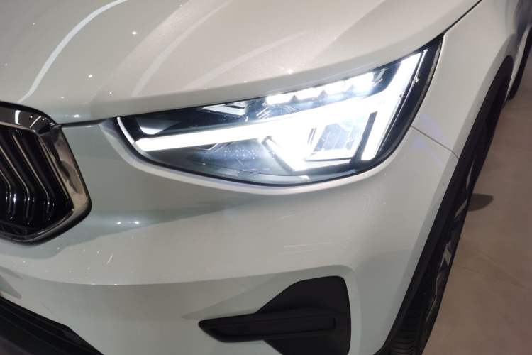 Used Volvo XC40 2024 B4 4x4 Smart Luxury Edition Left Front Headlight