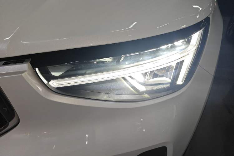 Used Volvo XC40 2024 B4 4x4 Smart Luxury Edition Left Front Headlight