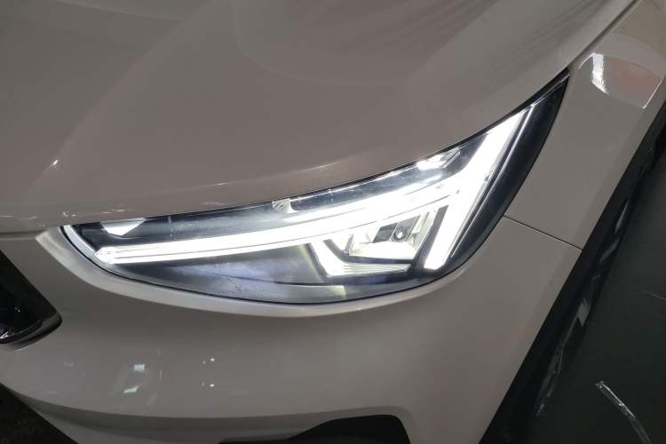 Used Volvo XC40 2024 B4 4x4 Smart Luxury Edition Left Front Headlight
