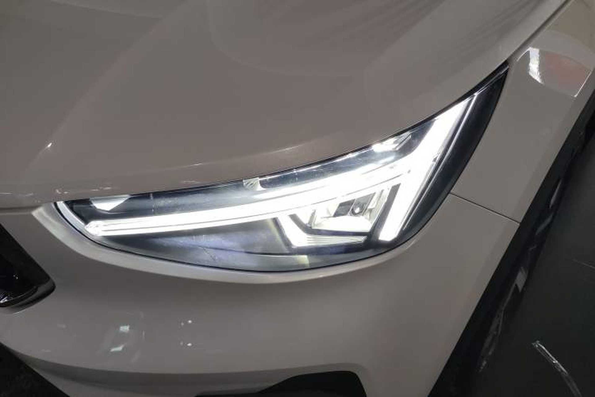 Used Volvo XC40 2024 B4 4x4 Smart Luxury Edition Left Front Headlight