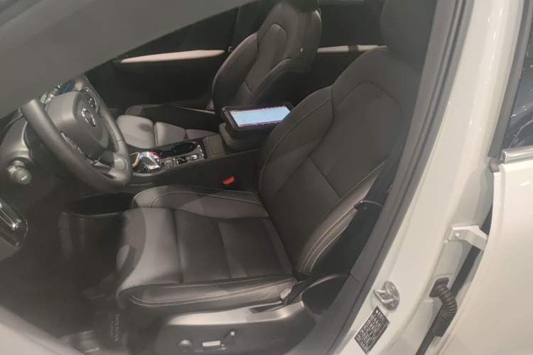 Used Volvo XC40 2024 B4 4x4 Smart Luxury Edition Left Front Seat