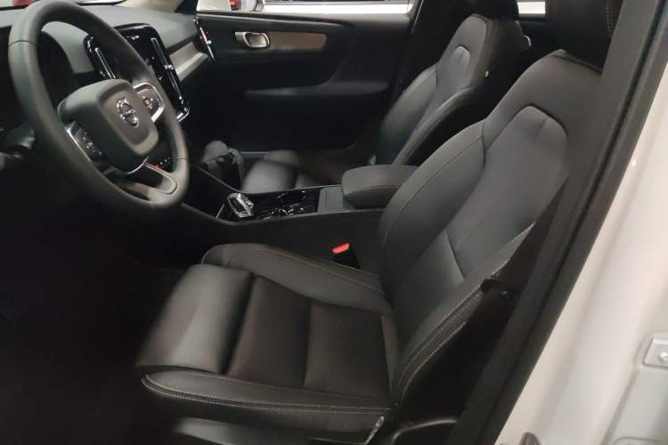 Used Volvo XC40 2024 B4 4x4 Smart Luxury Edition Left Front Seat