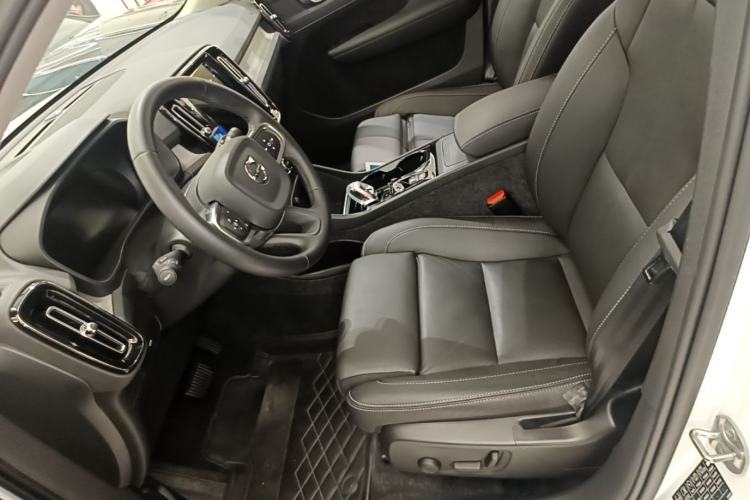 Used Volvo XC40 2024 B4 4x4 Smart Luxury Edition Left Front Seat
