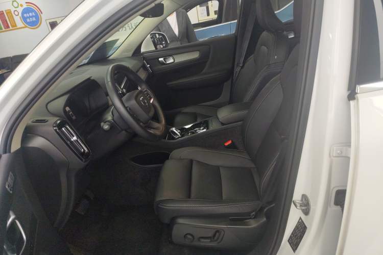 Used Volvo XC40 2024 B4 4x4 Smart Luxury Edition Left Front Seat