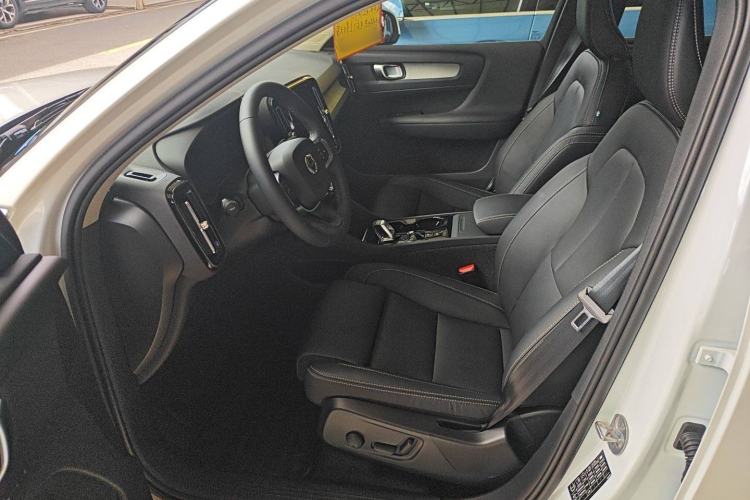 Used Volvo XC40 2024 B4 4x4 Smart Luxury Edition Left Front Seat
