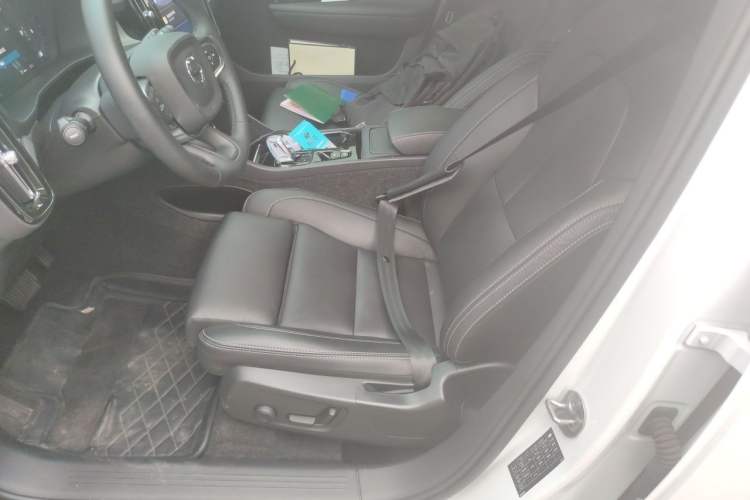 Used Volvo XC40 2024 B4 4x4 Smart Luxury Edition Left Front Seat
