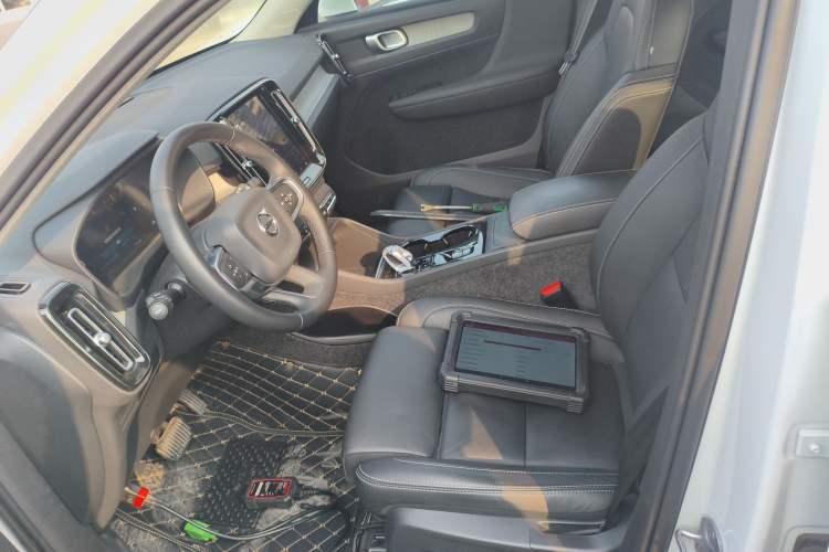 Used Volvo XC40 2024 B4 4x4 Smart Luxury Edition Left Front Seat