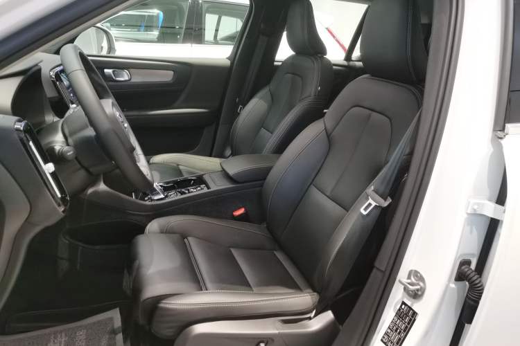 Used Volvo XC40 2024 B4 4x4 Smart Luxury Edition Left Front Seat