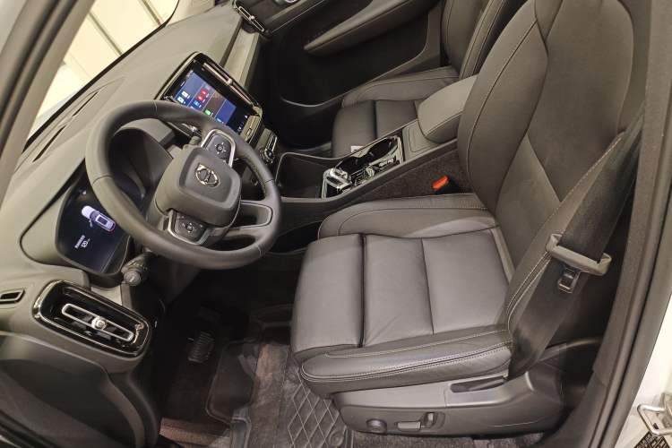 Used Volvo XC40 2024 B4 4x4 Smart Luxury Edition Left Front Seat