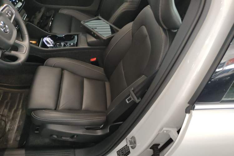 Used Volvo XC40 2024 B4 4x4 Smart Luxury Edition Left Front Seat