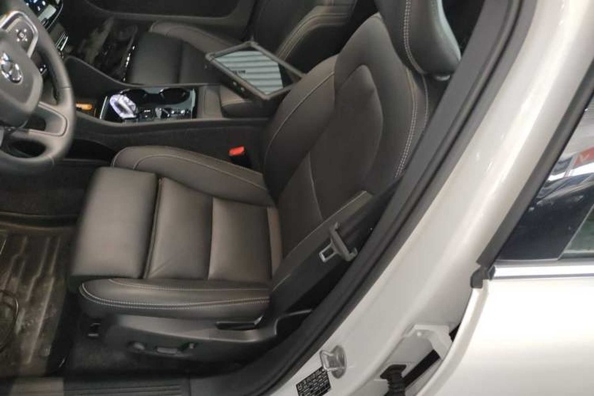 Used Volvo XC40 2024 B4 4x4 Smart Luxury Edition Left Front Seat