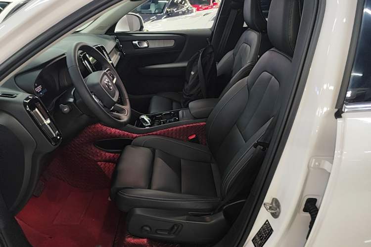 Used Volvo XC40 2024 B4 4x4 Smart Luxury Edition Left Front Seat