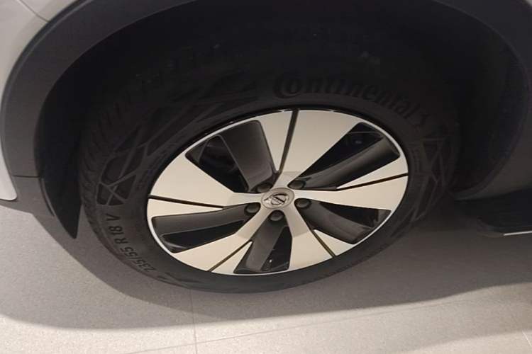 Used Volvo XC40 2024 B3 Zhiyuan Luxury Edition Left Front Wheel Hub