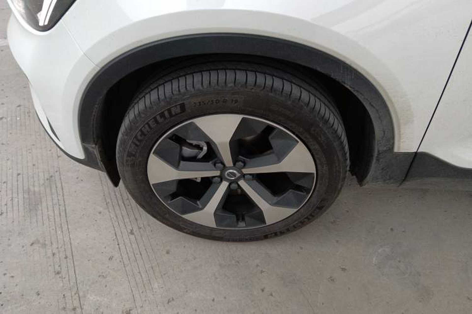 Used Volvo XC40 2024 B4 4x4 Smart Luxury Edition Left Front Wheel Hub