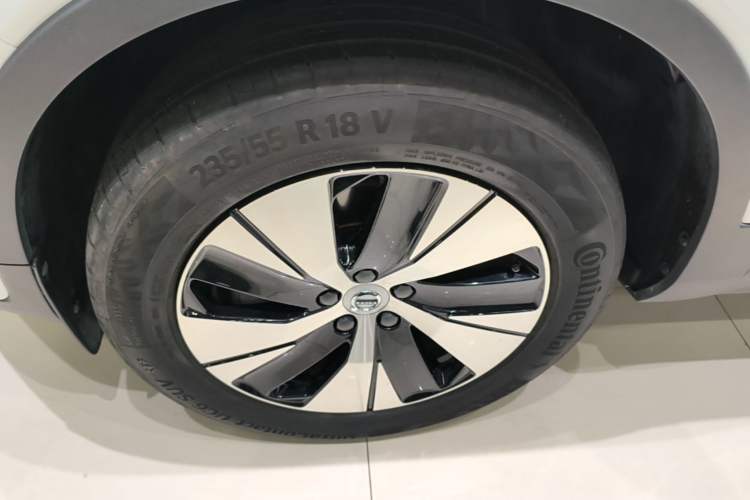 Used Volvo XC40 2024 B3 Zhiyuan Luxury Edition Left Front Wheel Hub