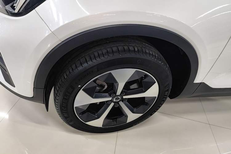 Used Volvo XC40 2024 B4 4x4 Smart Luxury Edition Left Front Wheel Hub