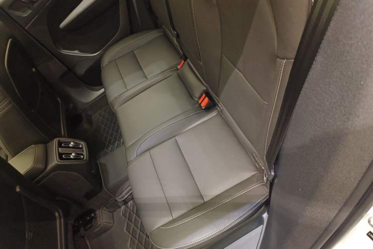 Used Volvo XC40 2024 B4 4x4 Smart Luxury Edition Left Rear Seat