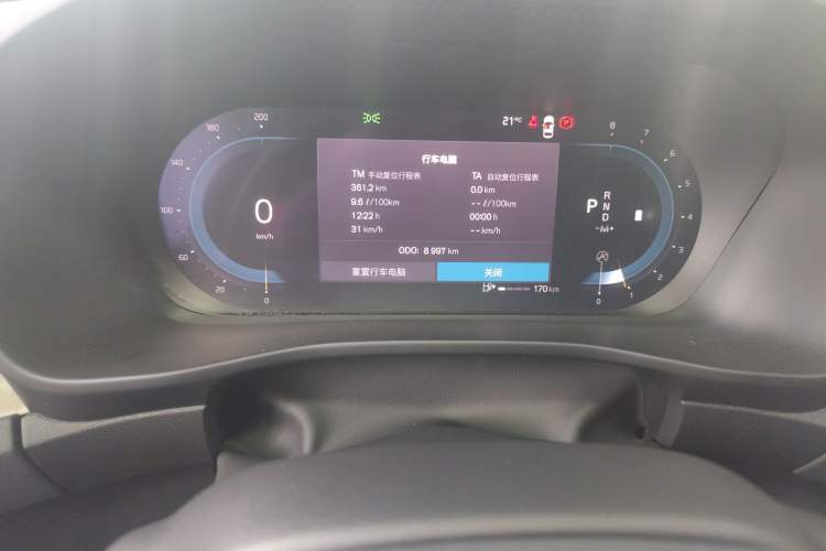 Used Volvo XC40 2024 B4 4x4 Smart Luxury Edition Odometer Close Up