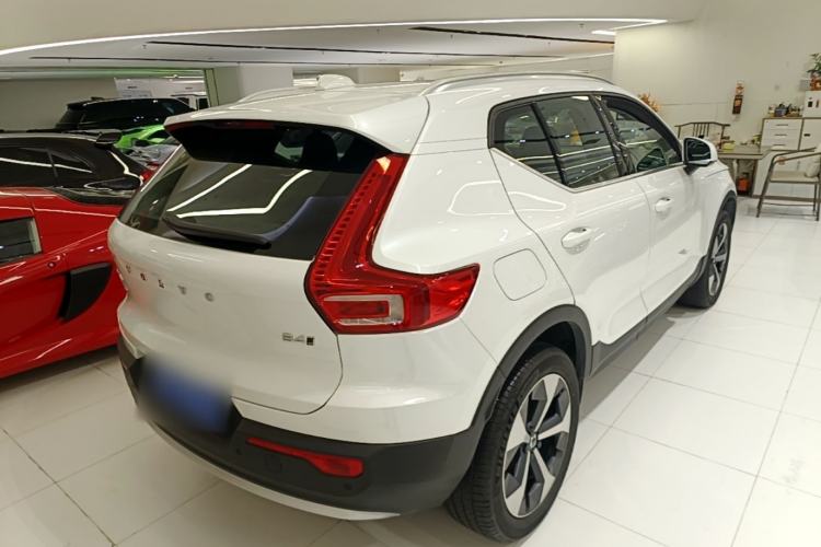 Used Volvo XC40 2024 B4 4x4 Smart Luxury Edition Rear Right 45 Deg