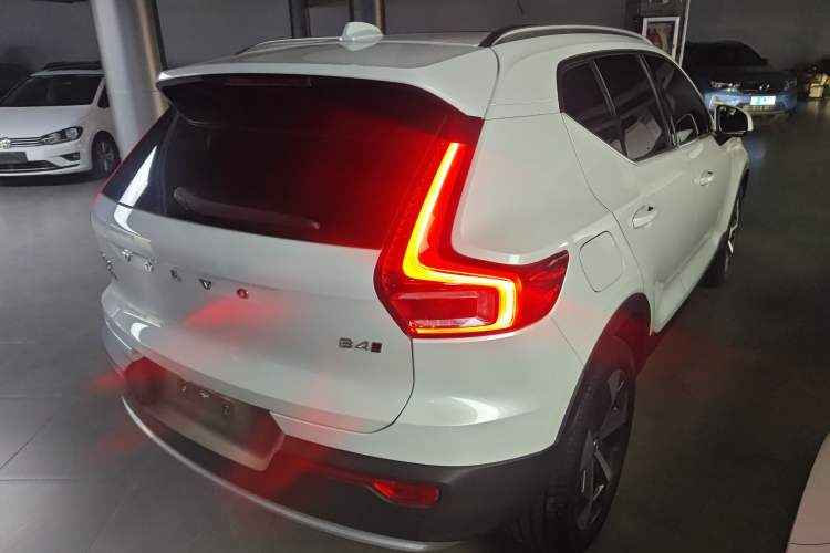 Used Volvo XC40 2024 B4 4x4 Smart Luxury Edition Rear Right 45 Deg
