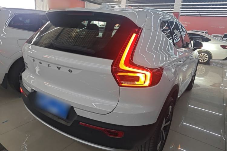 Used Volvo XC40 2024 B4 4x4 Smart Luxury Edition Rear Right 45 Deg