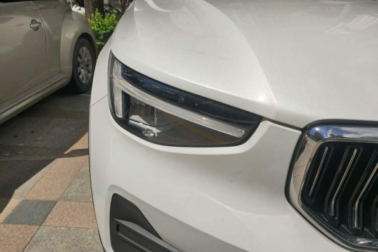 Used Volvo XC40 2024 B4 4x4 Smart Luxury Edition Right Front Headlight
