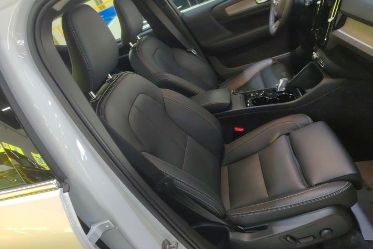 Used Volvo XC40 2024 B4 4x4 Smart Luxury Edition Right Front Seat
