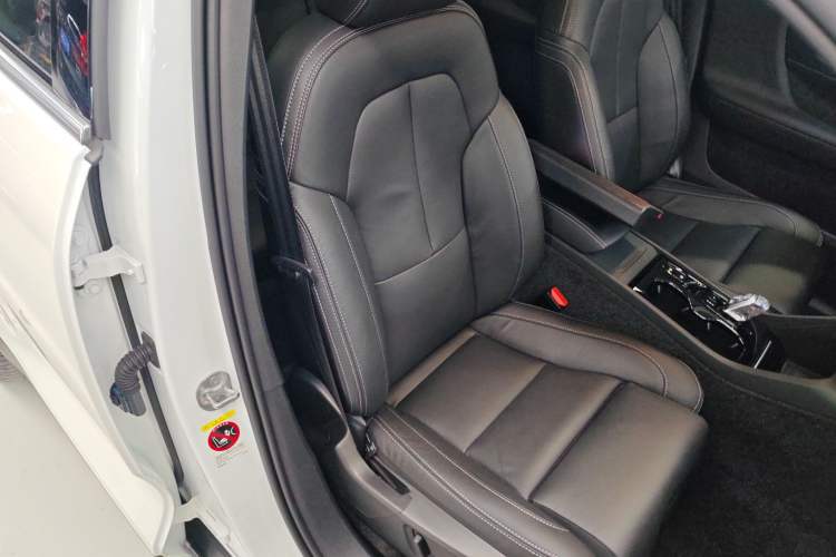 Used Volvo XC40 2024 B4 4x4 Smart Luxury Edition Right Front Seat