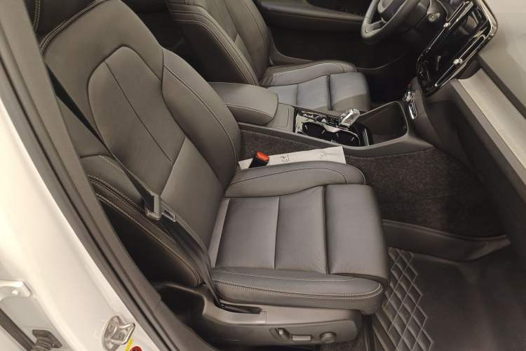 Used Volvo XC40 2024 B4 4x4 Smart Luxury Edition Right Front Seat